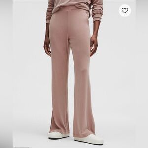 NWT Drapey Softstreme Flared Pant - Twilight Rose